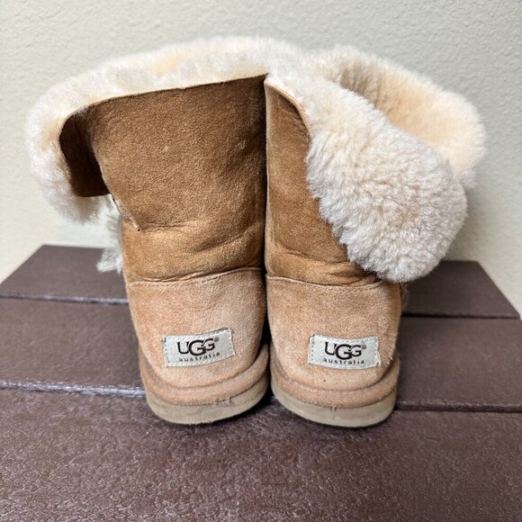 UGG Bailey Button Short Shearling Boots Booties Classic Chestnut Color - size 8 - Picture 8 of 11
